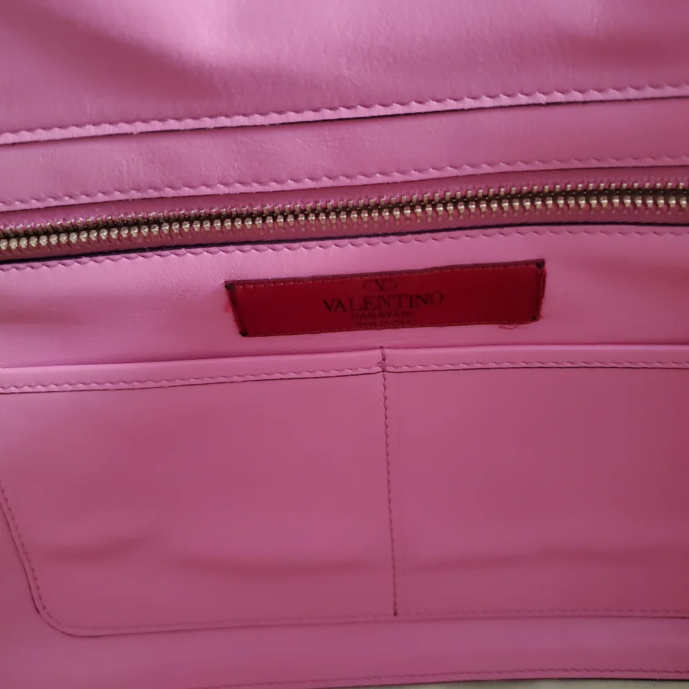 💯 Valentino Garavani Rockstud Tote - Picture 10 of 16